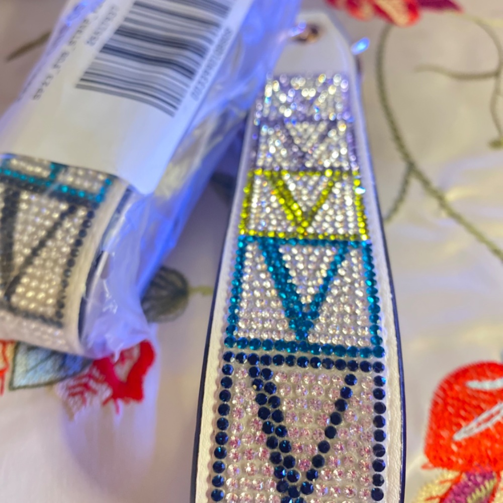 NWT VICTORIA'S SECRET RHINESTONE WRISTLE STRAP KEYCHAIN - Picture 3 of 3